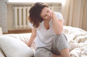 چطور گردن درد ناشی از بد خوابیدن را درمان کنیم